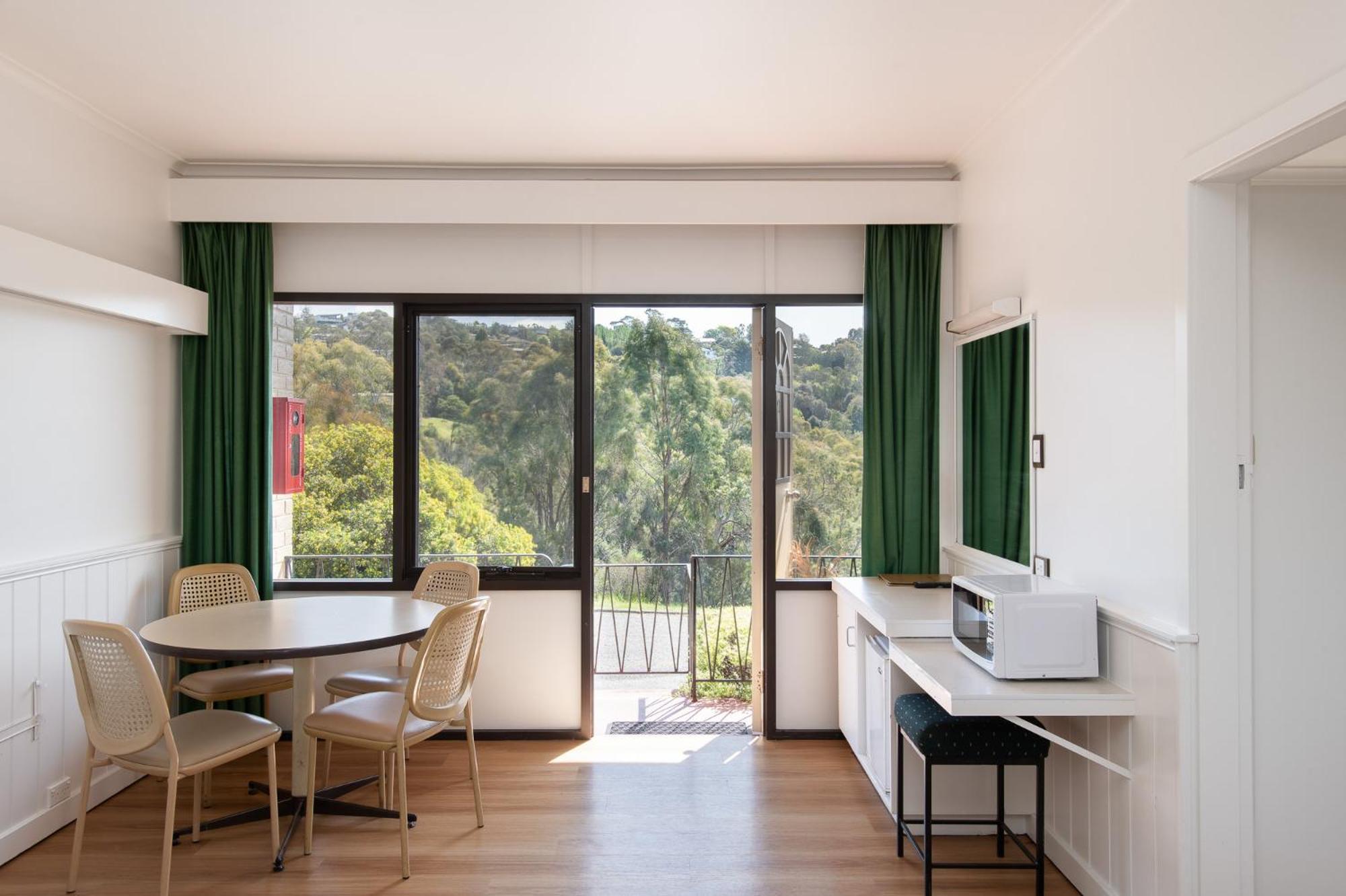 Village Family Motor Inn Launceston Bagian luar foto