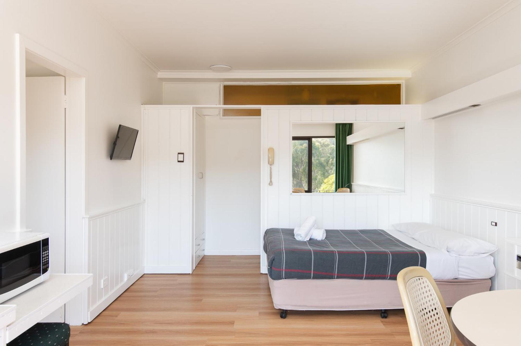 Village Family Motor Inn Launceston Bagian luar foto