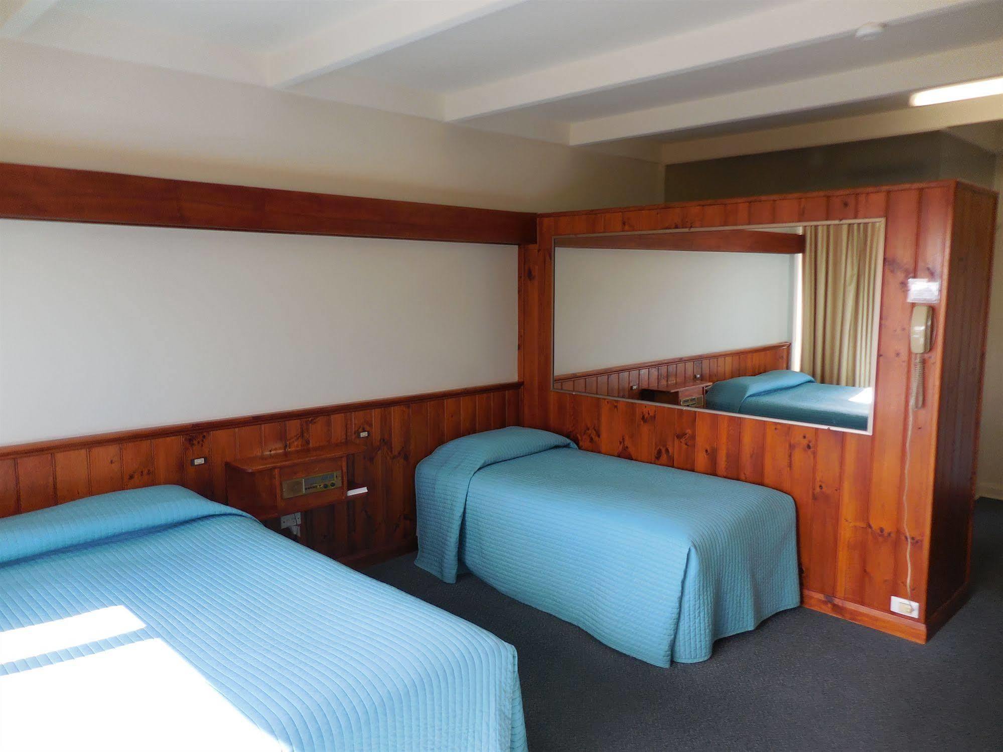 Village Family Motor Inn Launceston Bagian luar foto